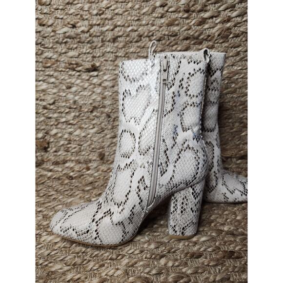 Snakeskin Leather Fashion Block Heel Ankle Booties Cream Zip Up Size 6 - Picture 6 of 11